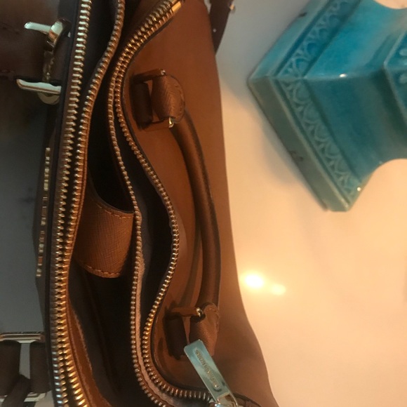 Handbag - Picture 4 of 5